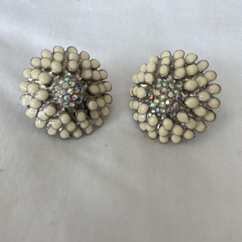 Vintage round earrings
